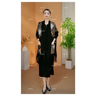 衣雅优选 新款 8121 秋季 曲珠冰麻拼接显高披肩风衣外套 2368