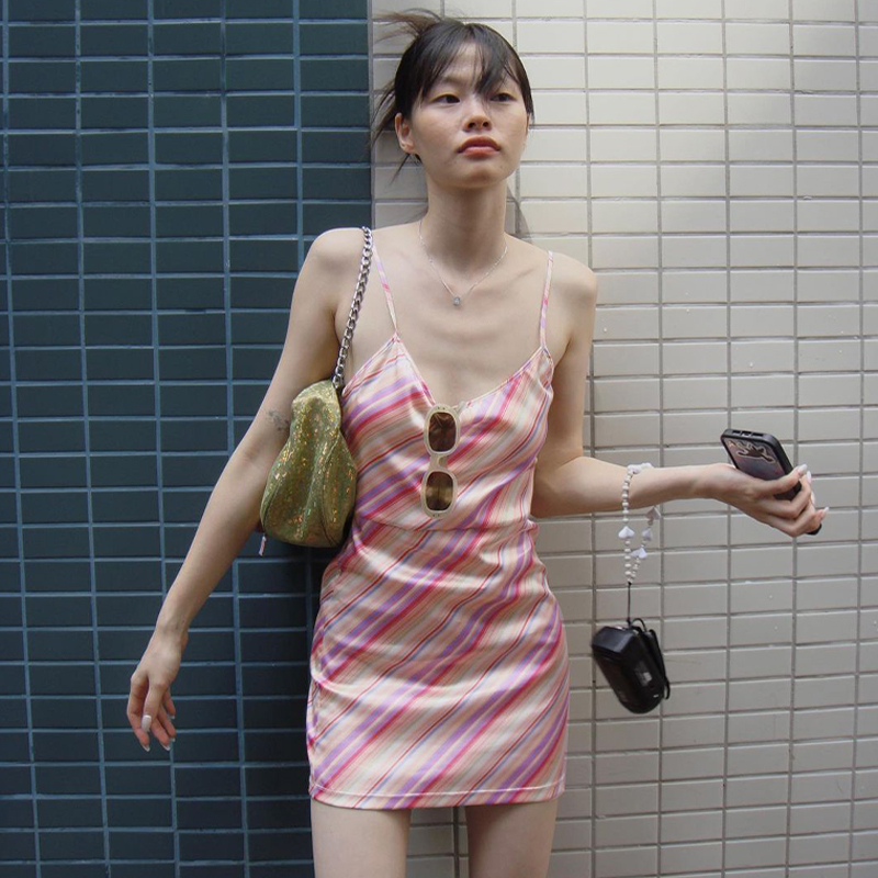 时尚菱格印花吊带连衣裙2023夏季新款辣妹修身显瘦性感包臀短裙潮