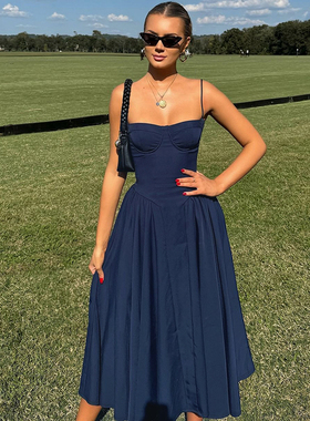 法式复古纯色吊带连衣裙2026夏季穿搭御姐收腰显瘦气质过膝长裙女