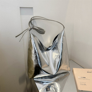 潮ins银色水桶包女包大包包2025新款 托特包大容量单肩包 外出时尚
