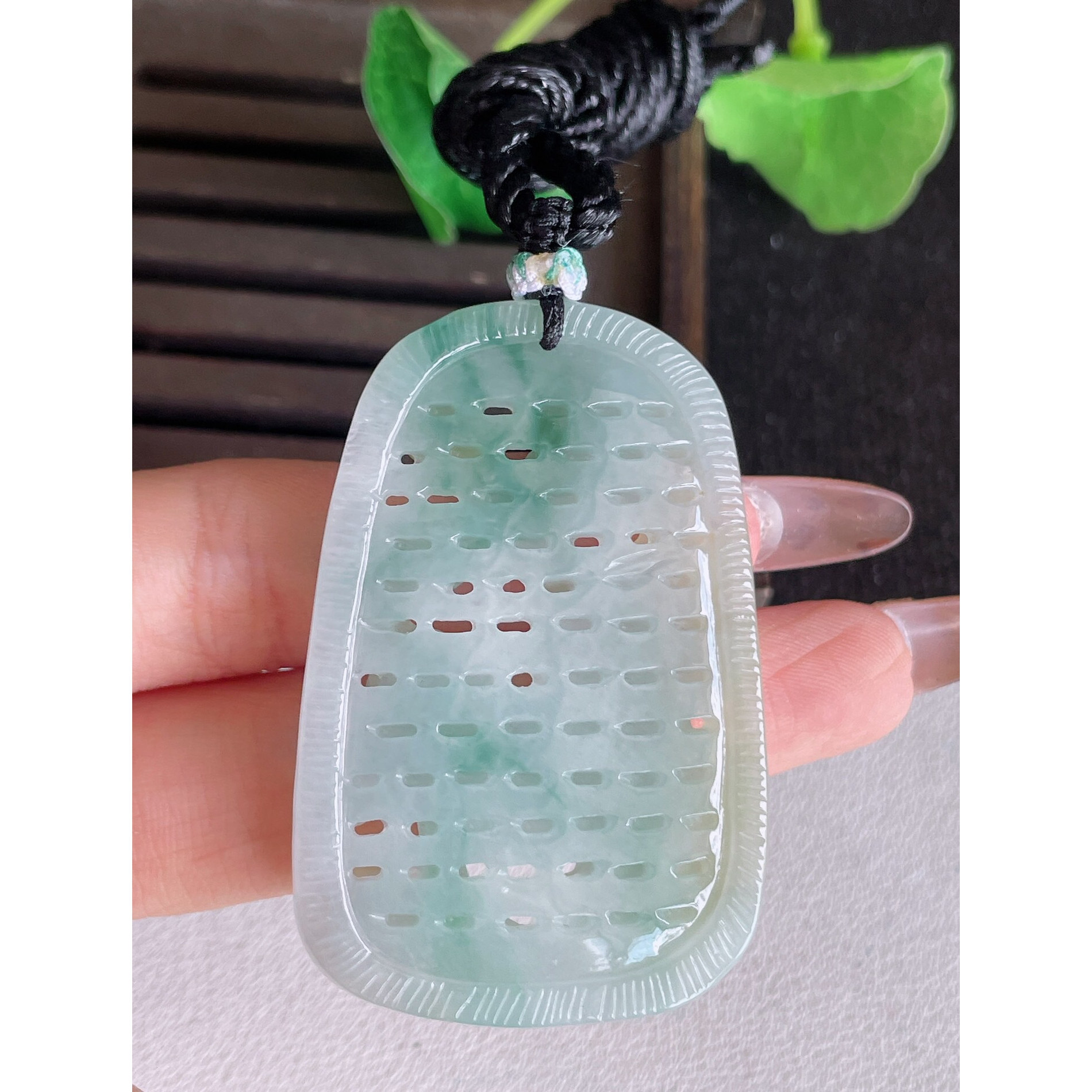 正品翡翠a货飘黄翡麒麟吊坠，尺寸35.7-34.6-8.3，重量:20.44g