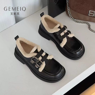 戈美其2025冬季新款英伦风加绒乐福鞋皮带扣圆头厚底舒适通勤女鞋