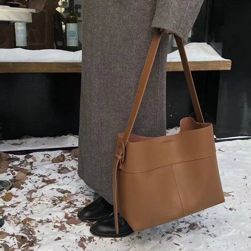 韩国小众新款女包真皮水桶包单肩托特包高级感大容量通勤包斜挎包