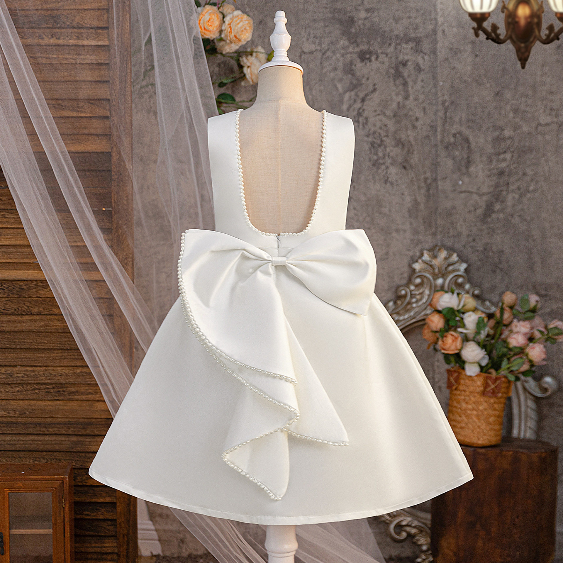 夏季新款儿童白色缎面礼服连衣裙女童露背蓬蓬生日公主裙子演出服