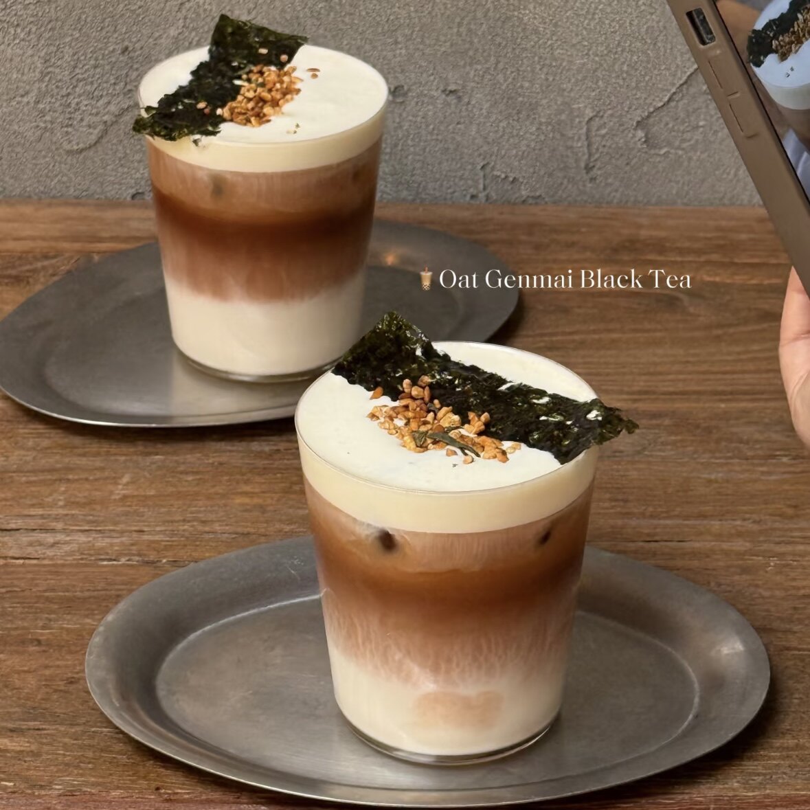咖啡店玄米红茶奶盖拿铁特调饮品