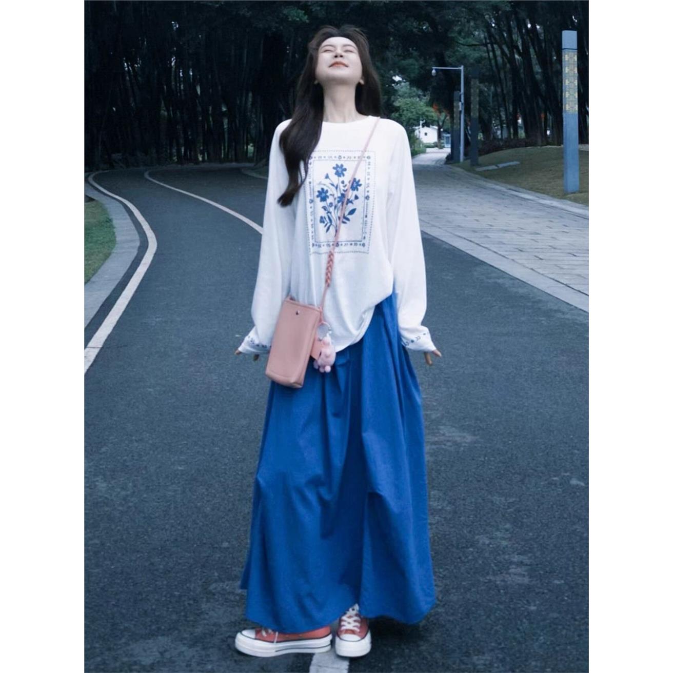 ins洋气减龄松弛感蓝色半图片