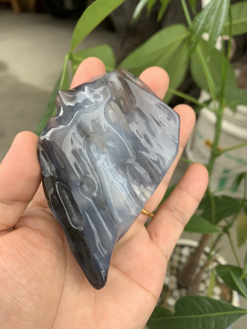 缅甸树化玉手把件高8/宽8/厚2.5厘米冰兰色