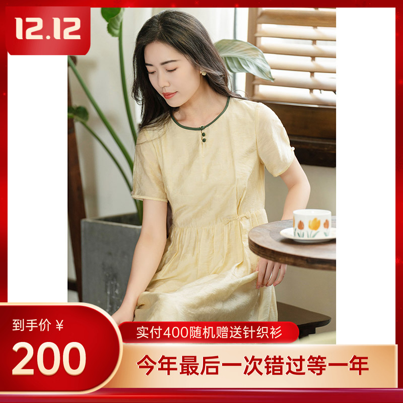 杏色圆领温婉文艺气质显瘦连衣裙