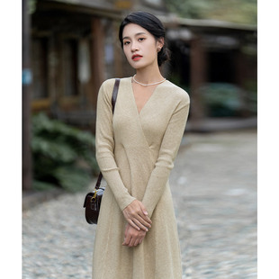 纻衣杏色毛衣裙女2026秋冬新款中长打底裙收腰显瘦内搭针织连衣裙