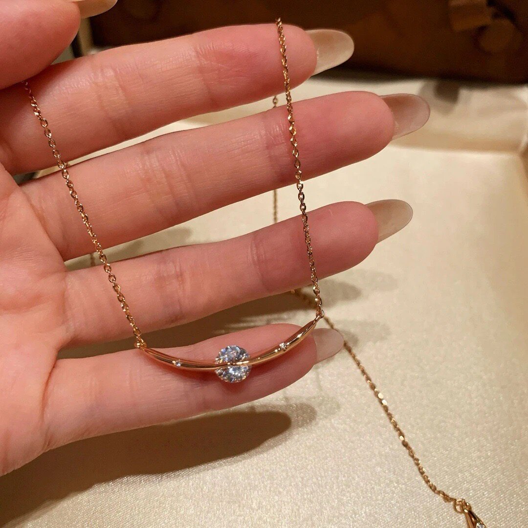 时尚奢华韩版仙女微笑旋转项链高级感精致女潮风锁骨链仙钻石吊坠