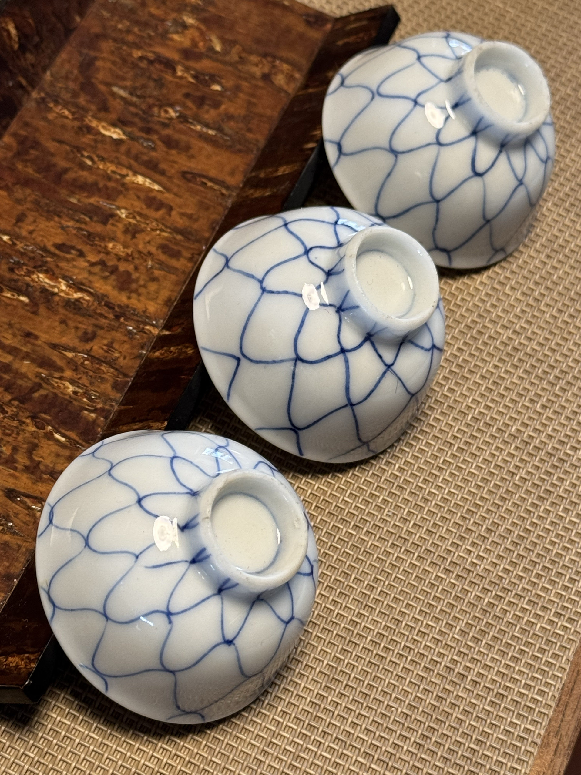 日产 白瓷 青花 手绘 网纹 一口杯 酒杯 细腻瓷质 功夫茶具 茶杯