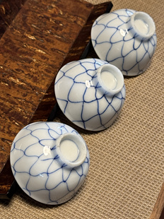 日产 白瓷 青花 手绘 网纹 一口杯 酒杯 细腻瓷质 功夫茶具 茶杯