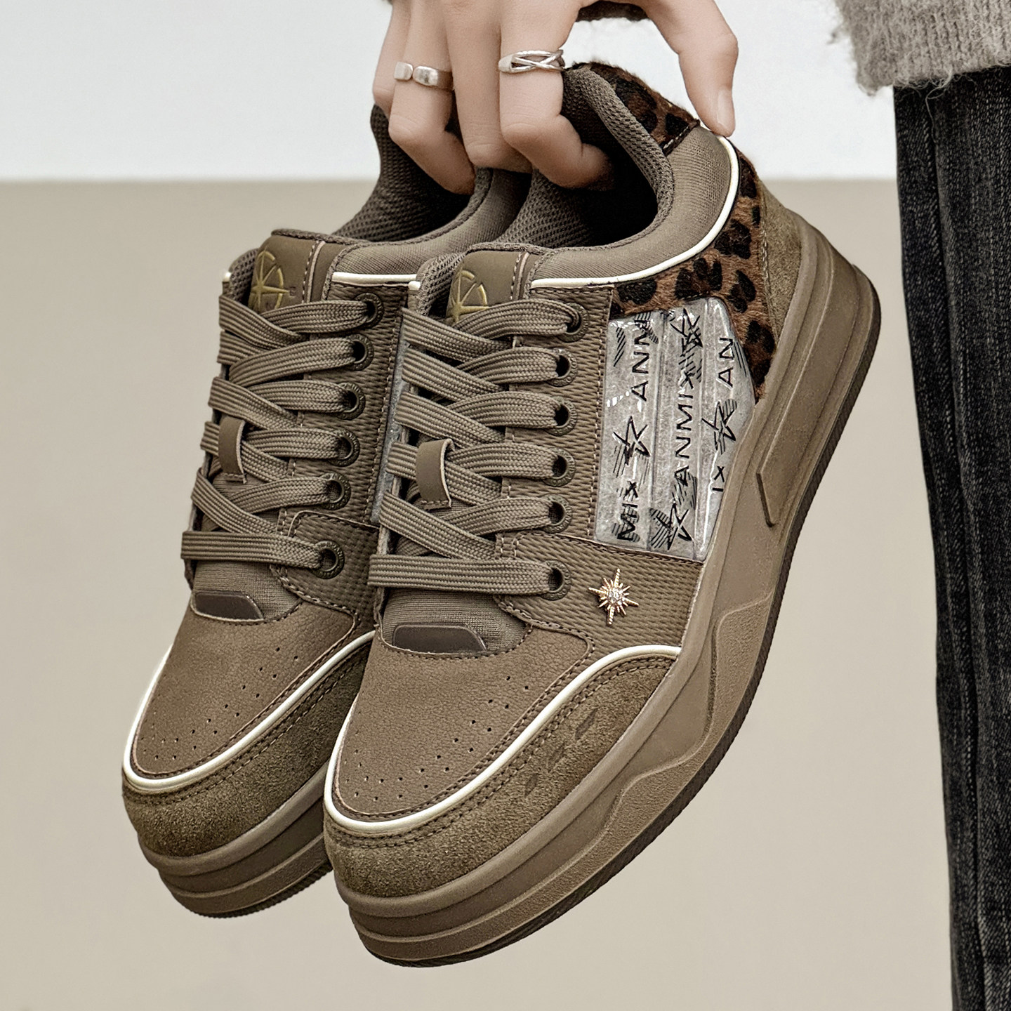 2026年新款豹纹拼接星星装饰板鞋男棕色厚底增高休闲鞋百搭潮鞋,流行男鞋,休闲板鞋,淘宝优惠券,粉丝福利购,淘宝优惠卷