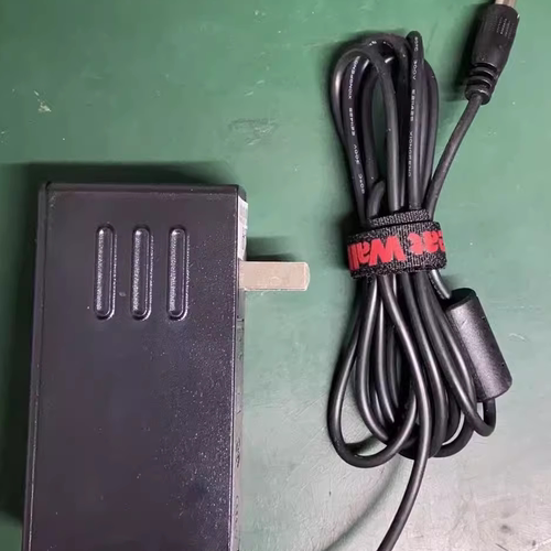 LECOO来酷显示器HF21215FBO电源适配器B2211E-2充电电源19V 1.31A