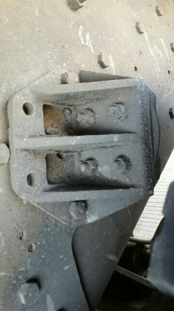 适配于福田戴姆勒欧曼配件 欧曼钢板限位块支架 欧曼钢板胶墩支架