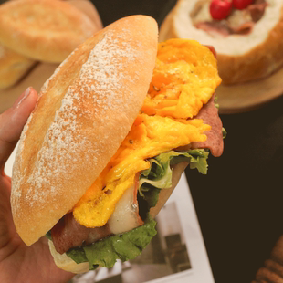 现烤广式硬皮猪扒包澳式猪扒包面包猪仔包商用家用即食汉堡胚批发