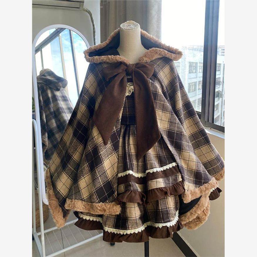 格子斗篷带帽毛呢保暖披风女+连衣裙+杏色上衣三件套