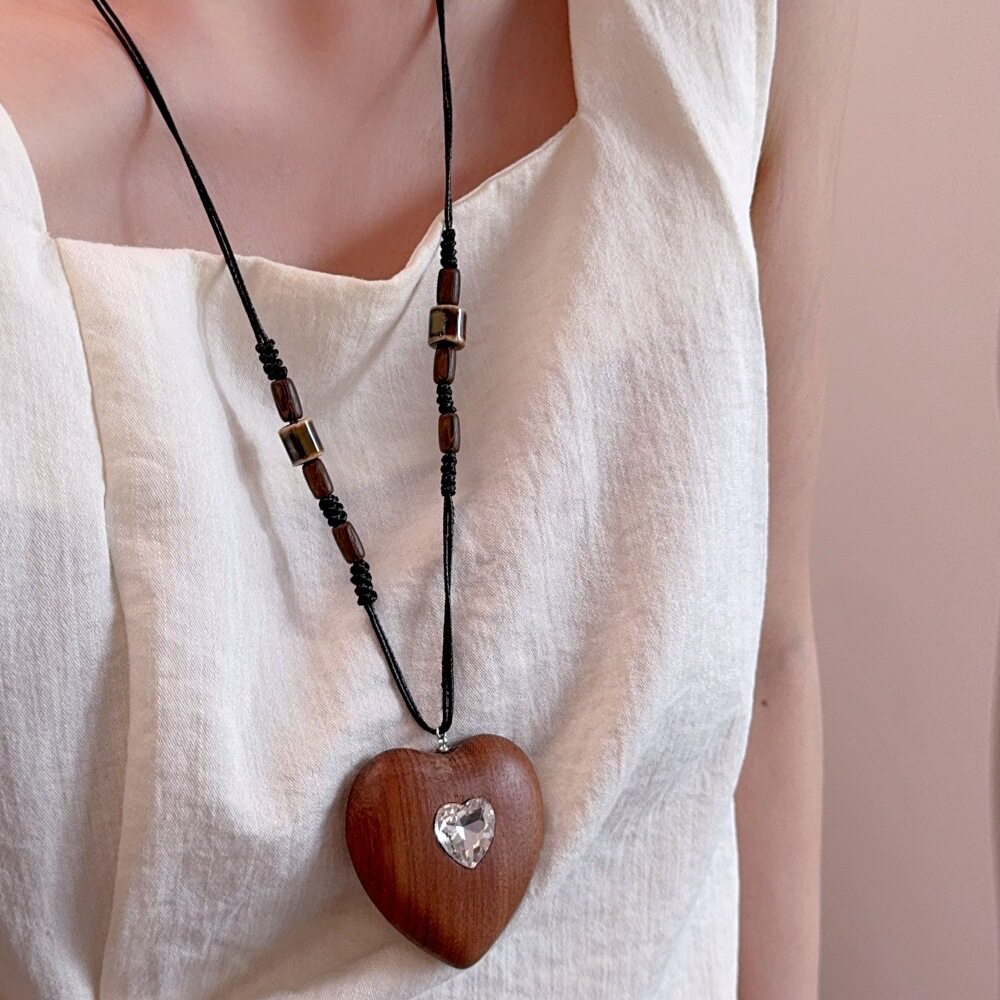 民族风胡桃木锆石爱心项链女时尚气质长款编织绳桃心形毛衣链颈链