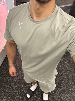 超好穿！ GYMSHARK CREST 刺绣标运动棉感短袖T恤基础百搭轻薄