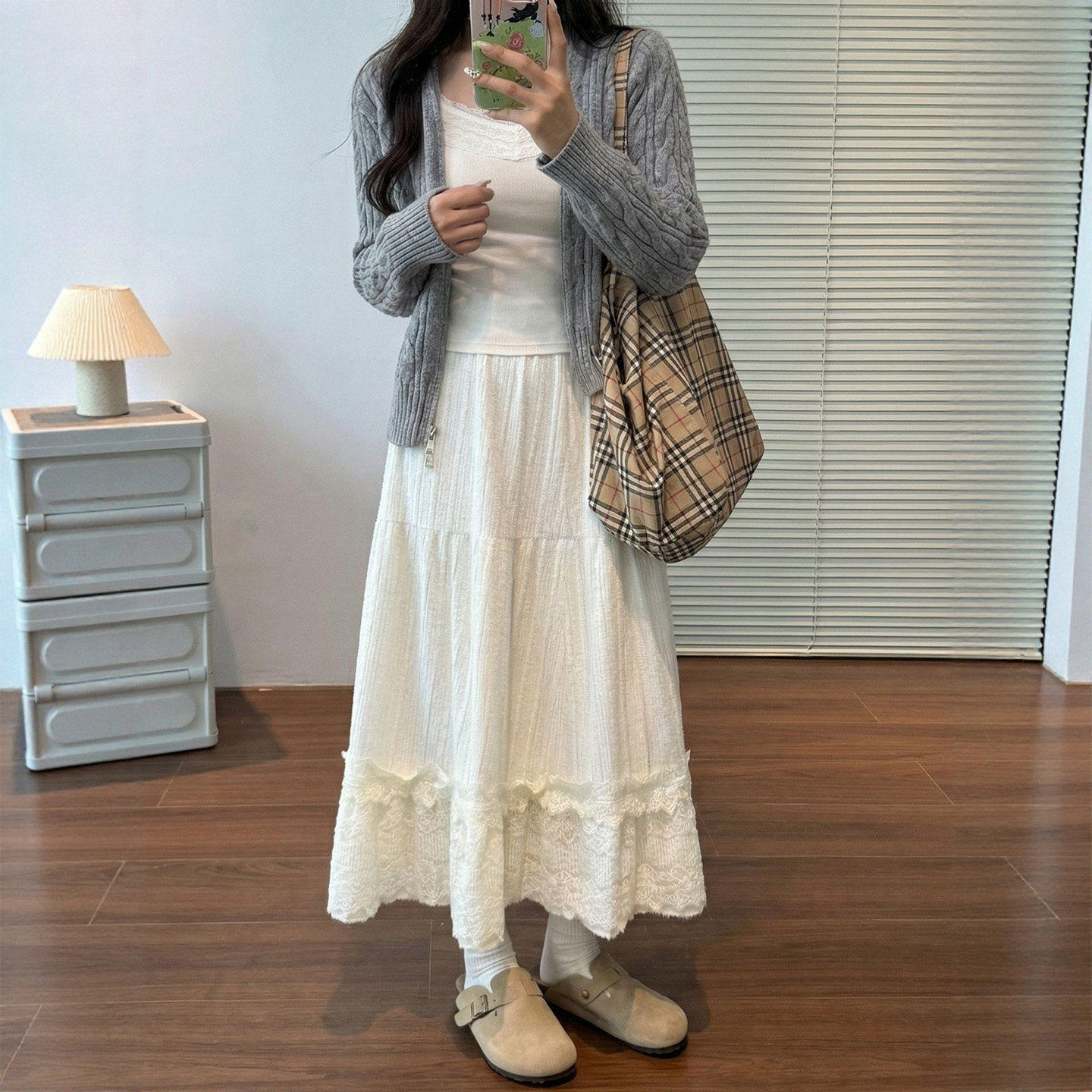 冬季毛绒长裙白色裙子女款半身裙长款高腰垂感a字蕾丝蓬蓬蛋糕裙