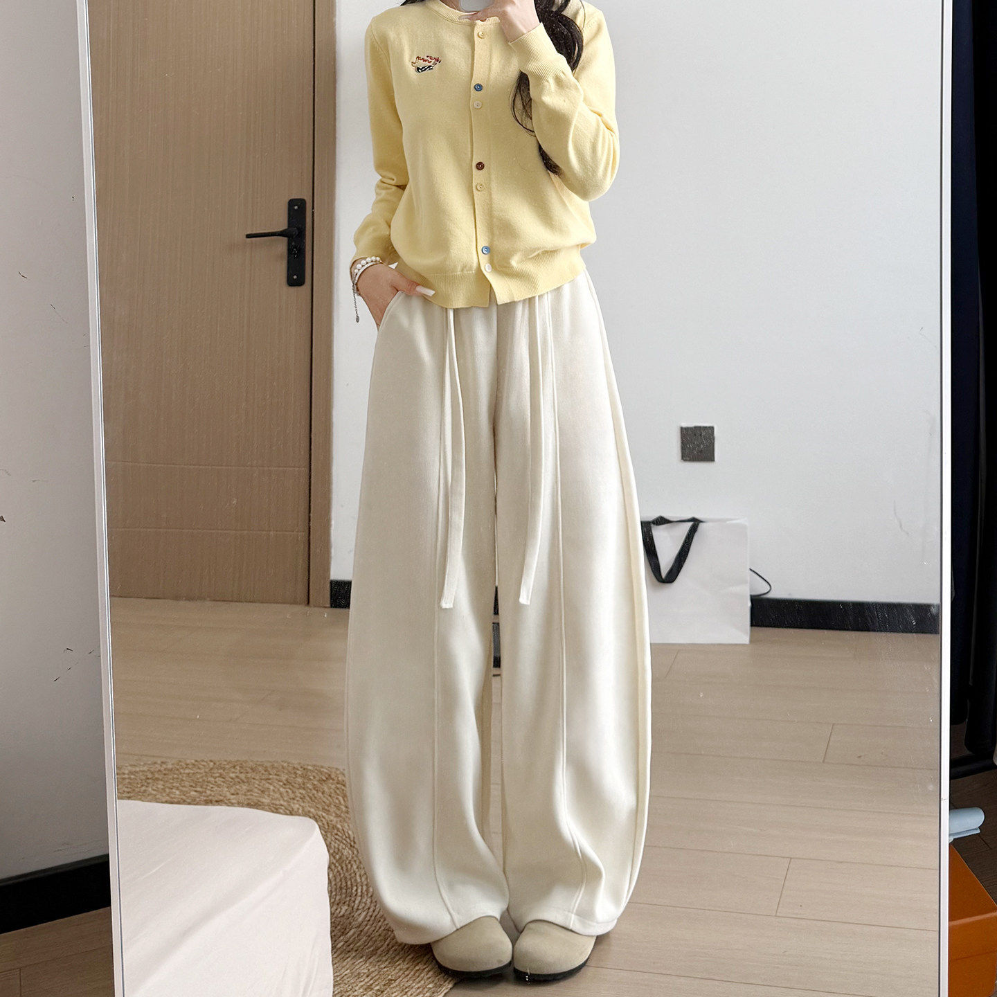 白色窄版弯刀裤女冬季加绒高腰直筒宽松休闲小个子灯芯绒阔腿裤子