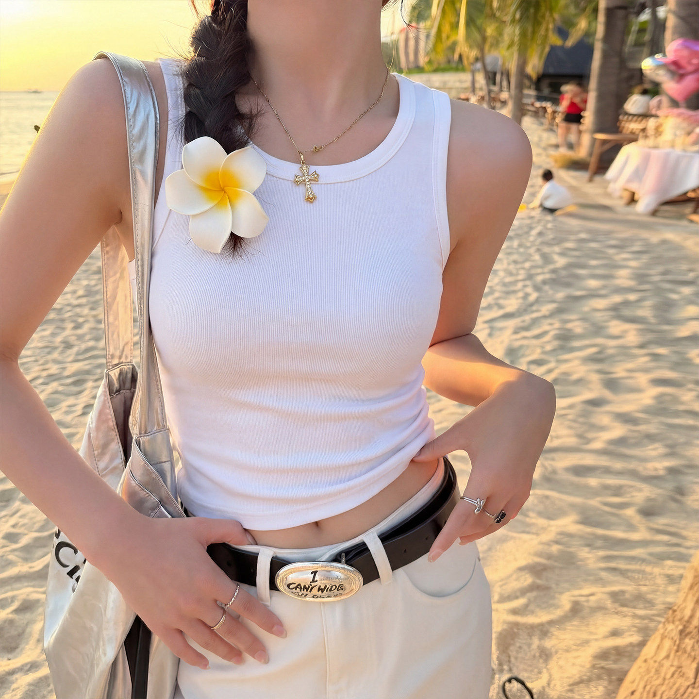 白色吊带背心女夏季外穿美背独特漂亮遮副乳大码无袖内搭打底上衣