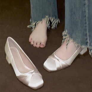 粗跟浅口单鞋女2026年秋季新款时尚晚晚风温柔鞋绸缎配裙子女鞋子