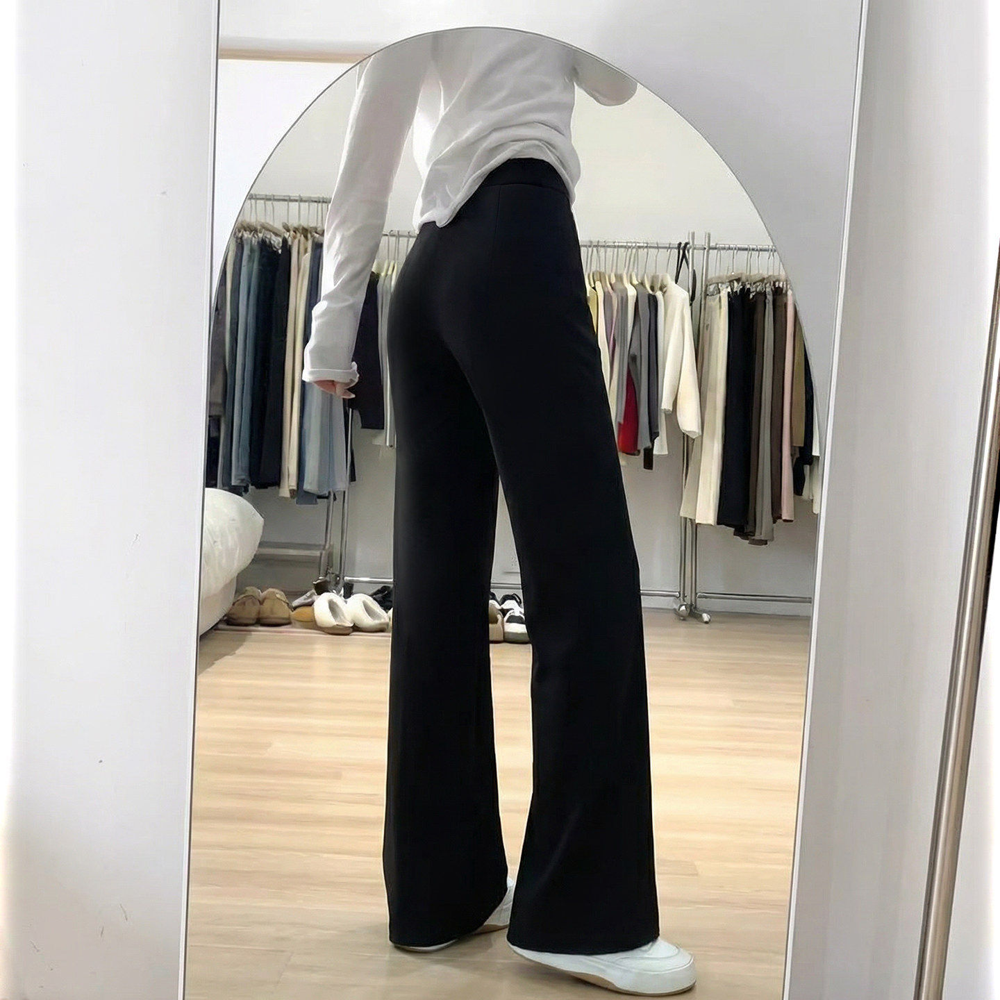 黑色微喇裤子女冬季加绒大码显瘦小个子今年流行高级感喇叭西装裤