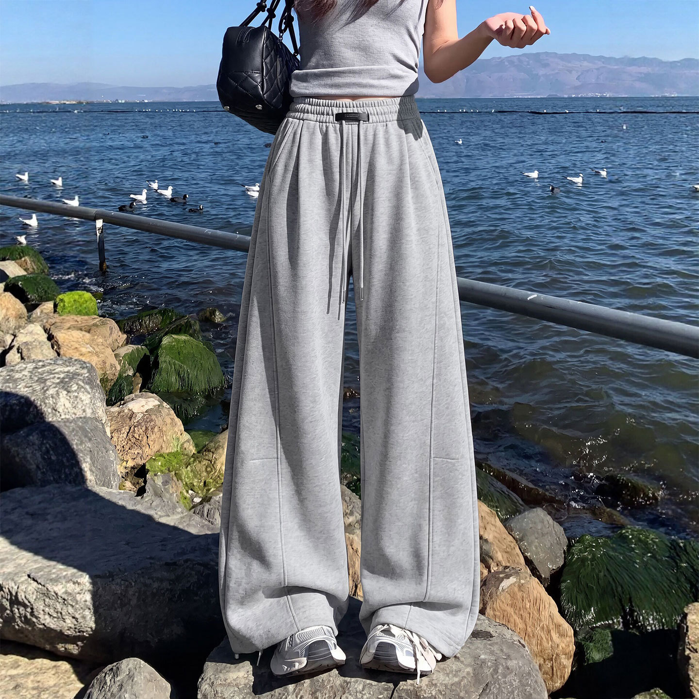 灰色弯刀卫裤女春秋2026新款胖mm大码运动裤休闲宽松直筒阔腿裤子