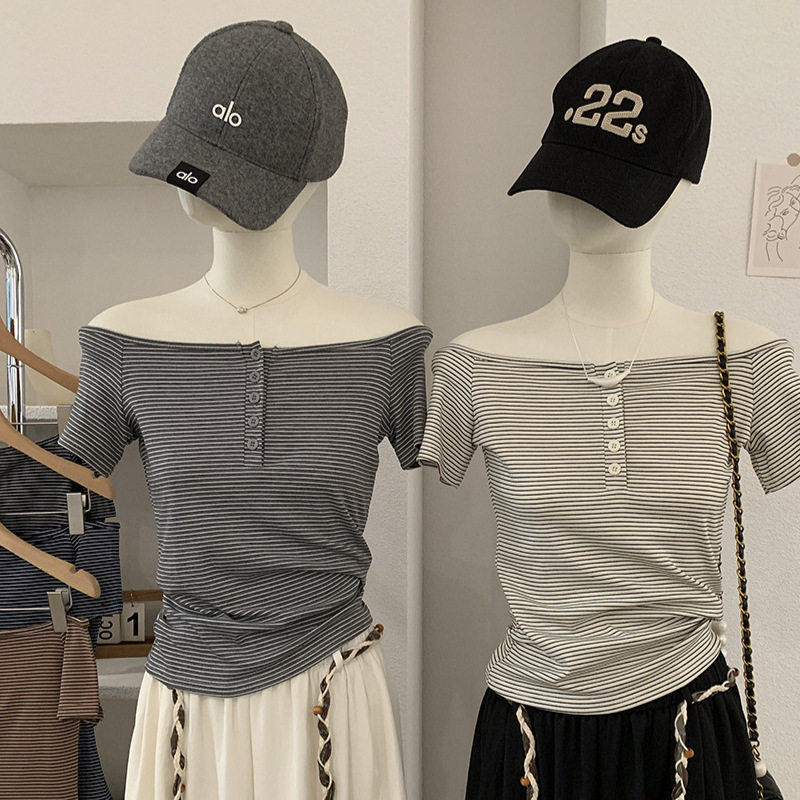 欧玛莱 纽扣一字领露肩修身显瘦撞色条纹短袖T恤上衣春夏季女6438