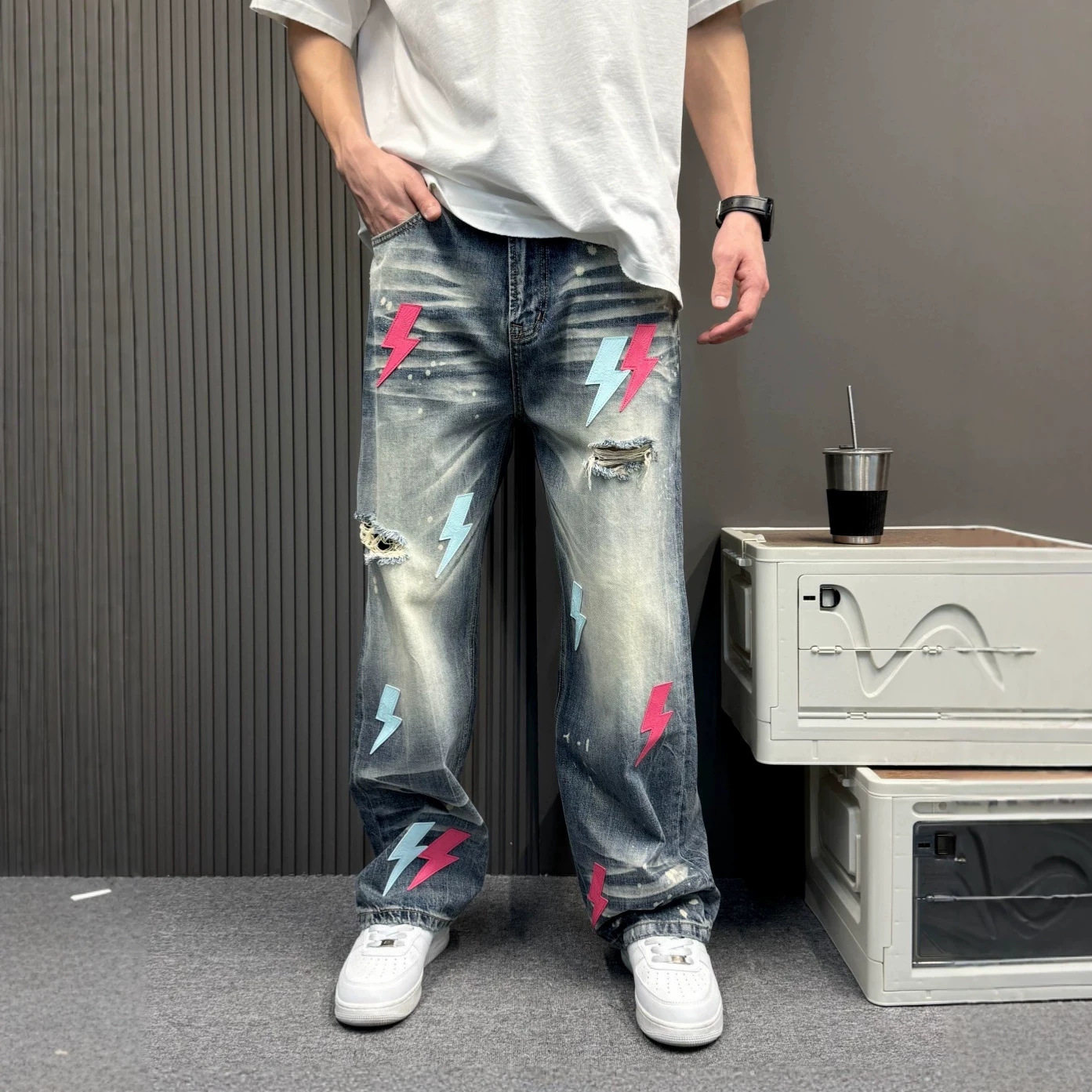 显瘦遮肉阔腿牛仔裤男浅蓝破洞水洗粉蓝闪电刺绣宽松直筒拖地长裤