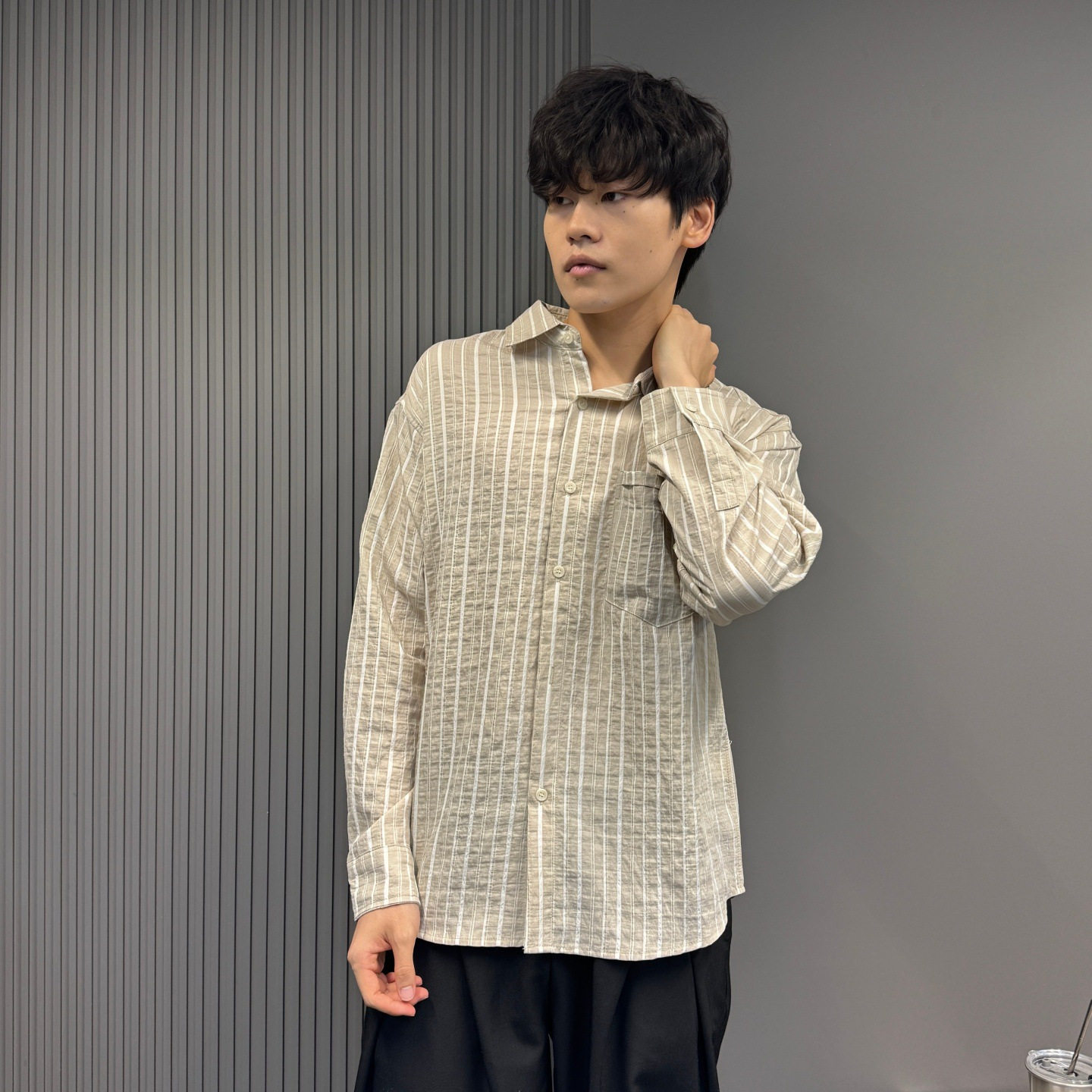 海岛度假风新款褶皱肌理感翻领复古百搭自带文艺感条纹衬衫外套男