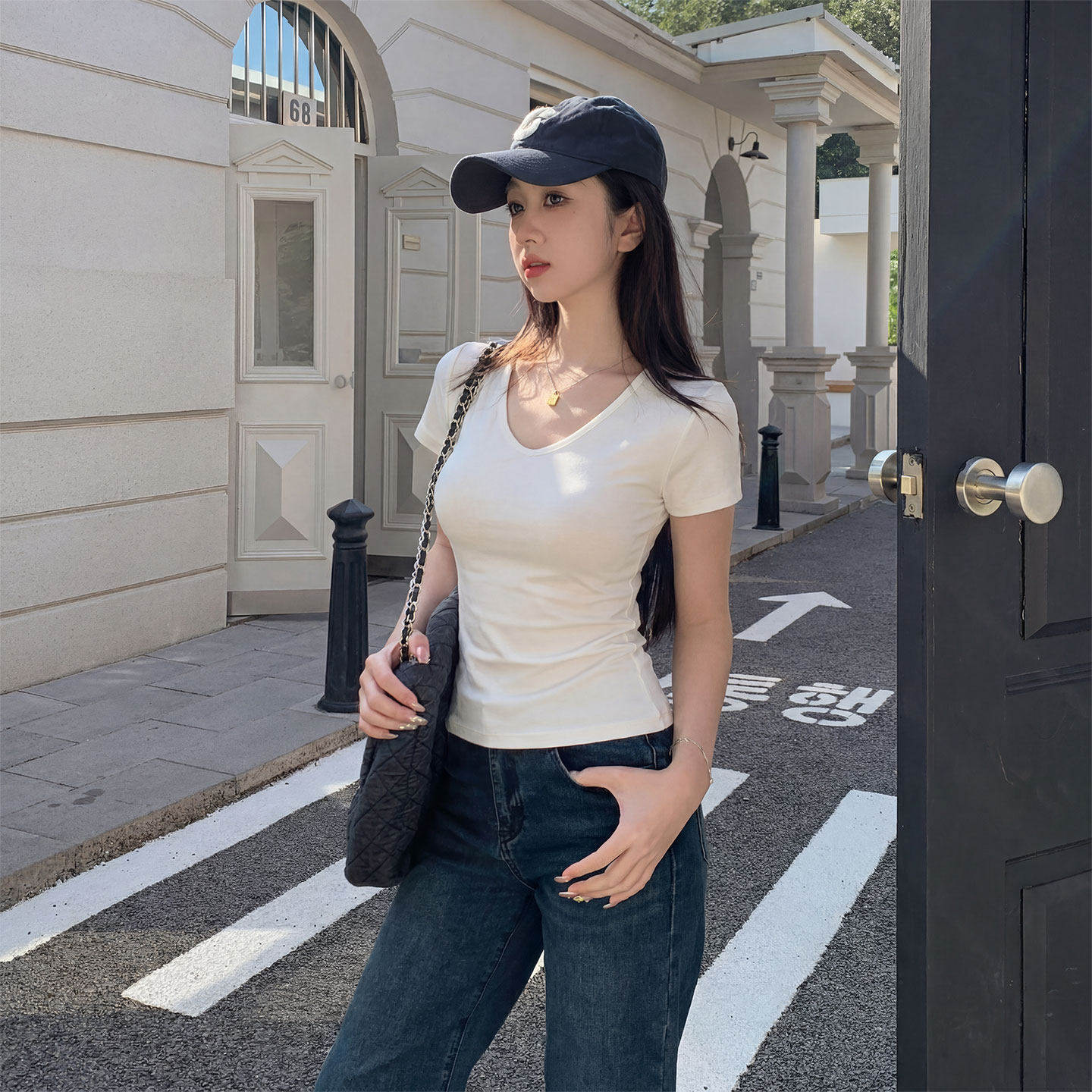 纯色正肩v领白色短袖t恤女夏日辣妹显瘦穿搭漂亮修身打底百搭上衣