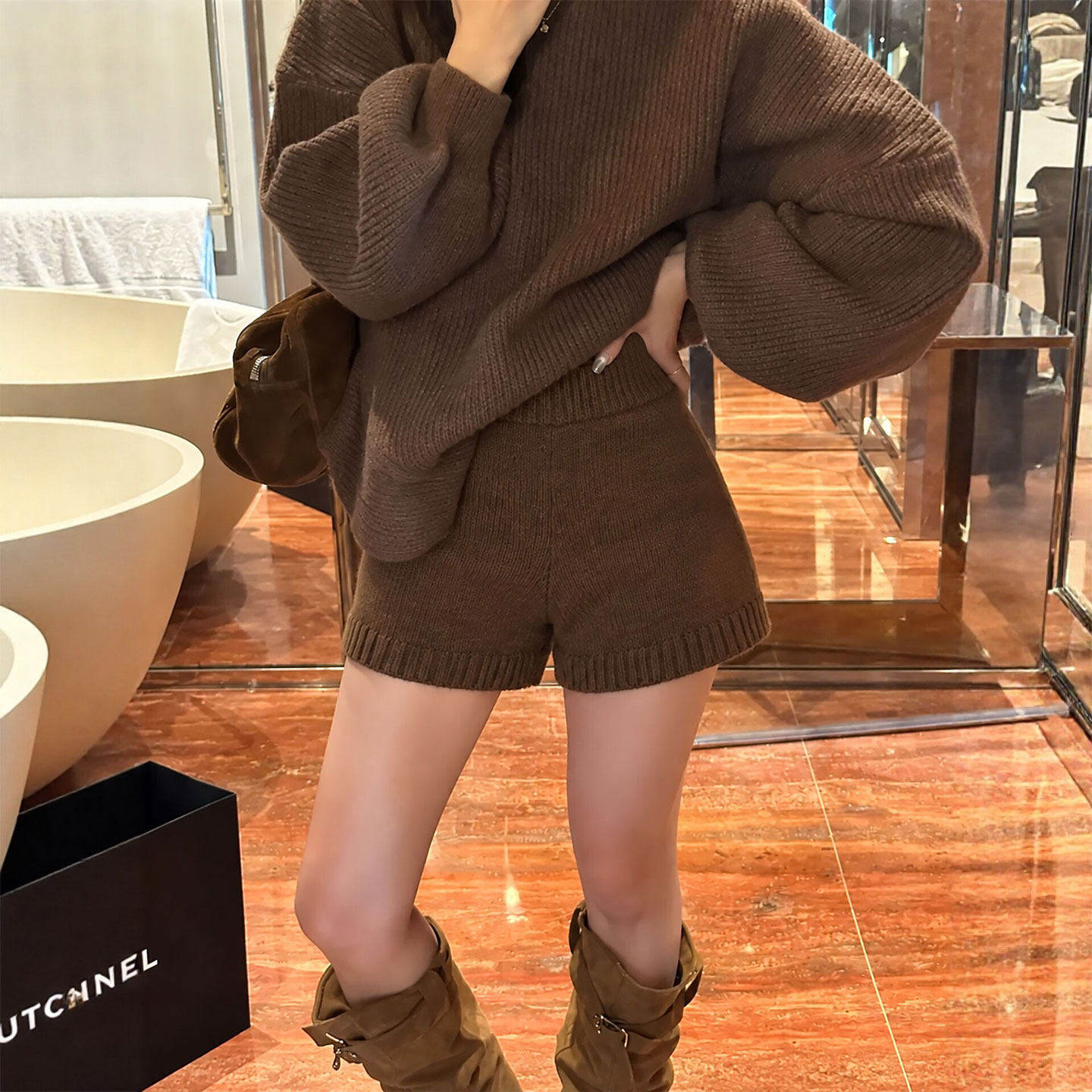 咖色针织短裤女秋冬2026新款高腰毛呢阔腿热裤小个子外穿打底靴裤