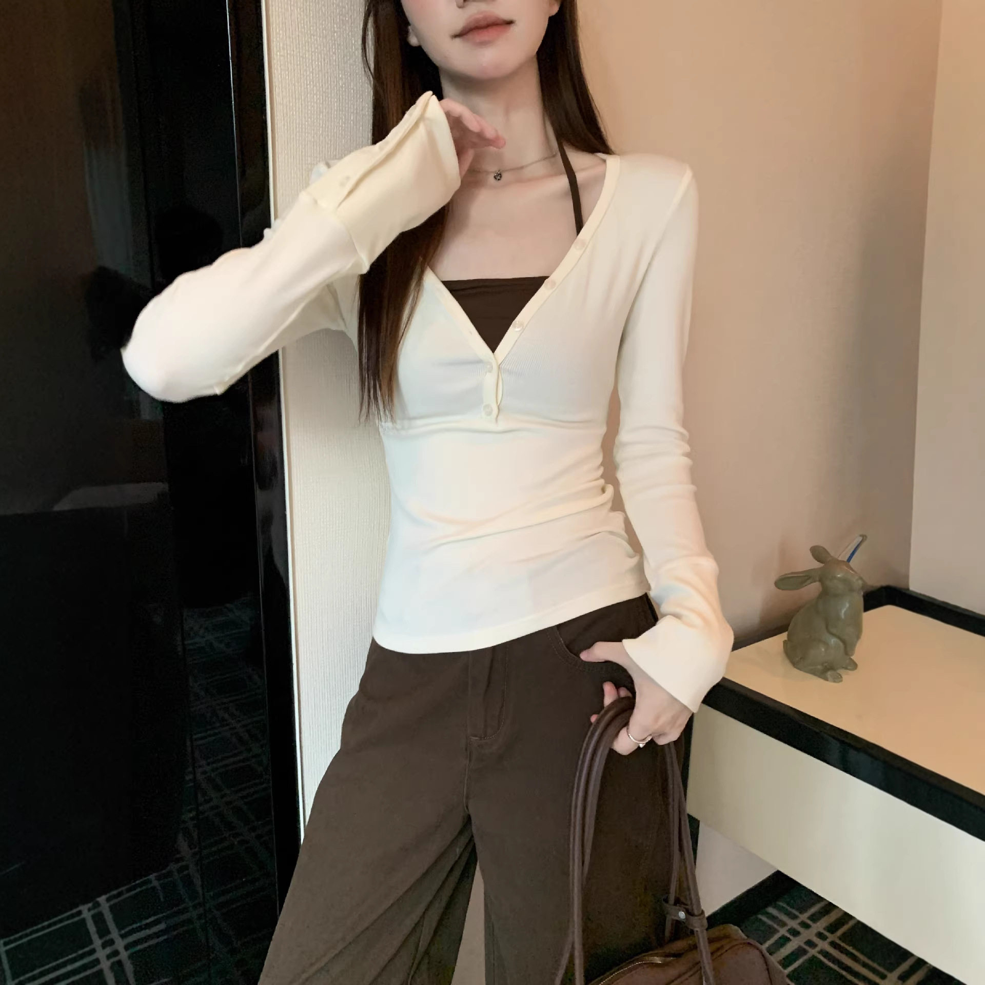 实拍v领修身显瘦长袖T恤女2026早春季高级感韩系打底衫女内搭上衣