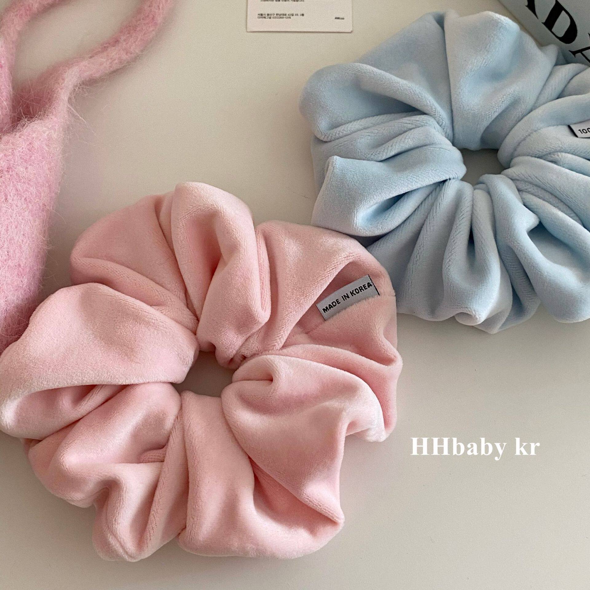 【HHBABY KR】法饰少女芭蕾风甜美发饰韩国甜妹粉色丝绒大肠发圈 - 实物图