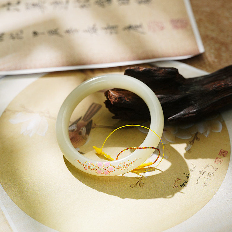 鑫浩矿业天然和田玉且末暖白珐琅彩桃花手镯圆条母亲节礼物带证书