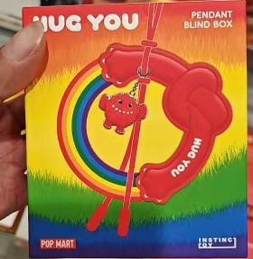 泰国 泡泡玛特 INSTINCTOY HUG YOU 系列 限定彩虹挂件盲盒 正品
