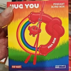 泰国 泡泡玛特 INSTINCTOY HUG YOU 系列 限定彩虹挂件盲盒 正品