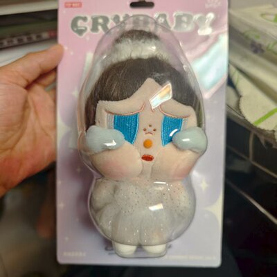 泰国  POPMART泡泡玛特CRYBABY SHINY SHINY系列毛绒挂件吊卡