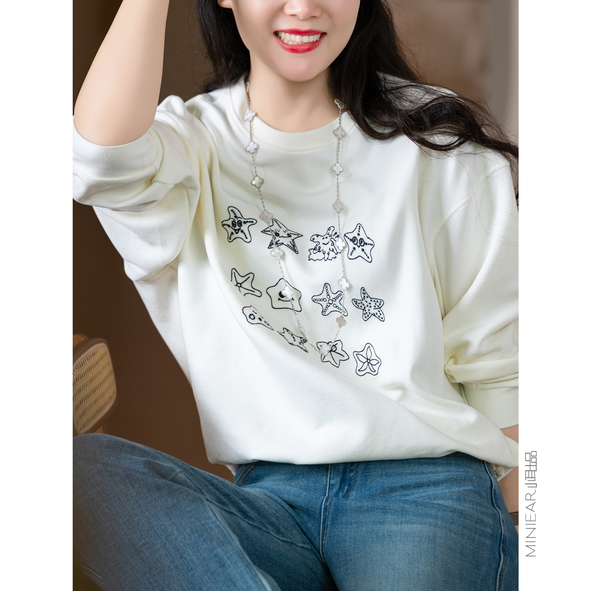 小耳出品棉质海星刺绣圆领卫衣