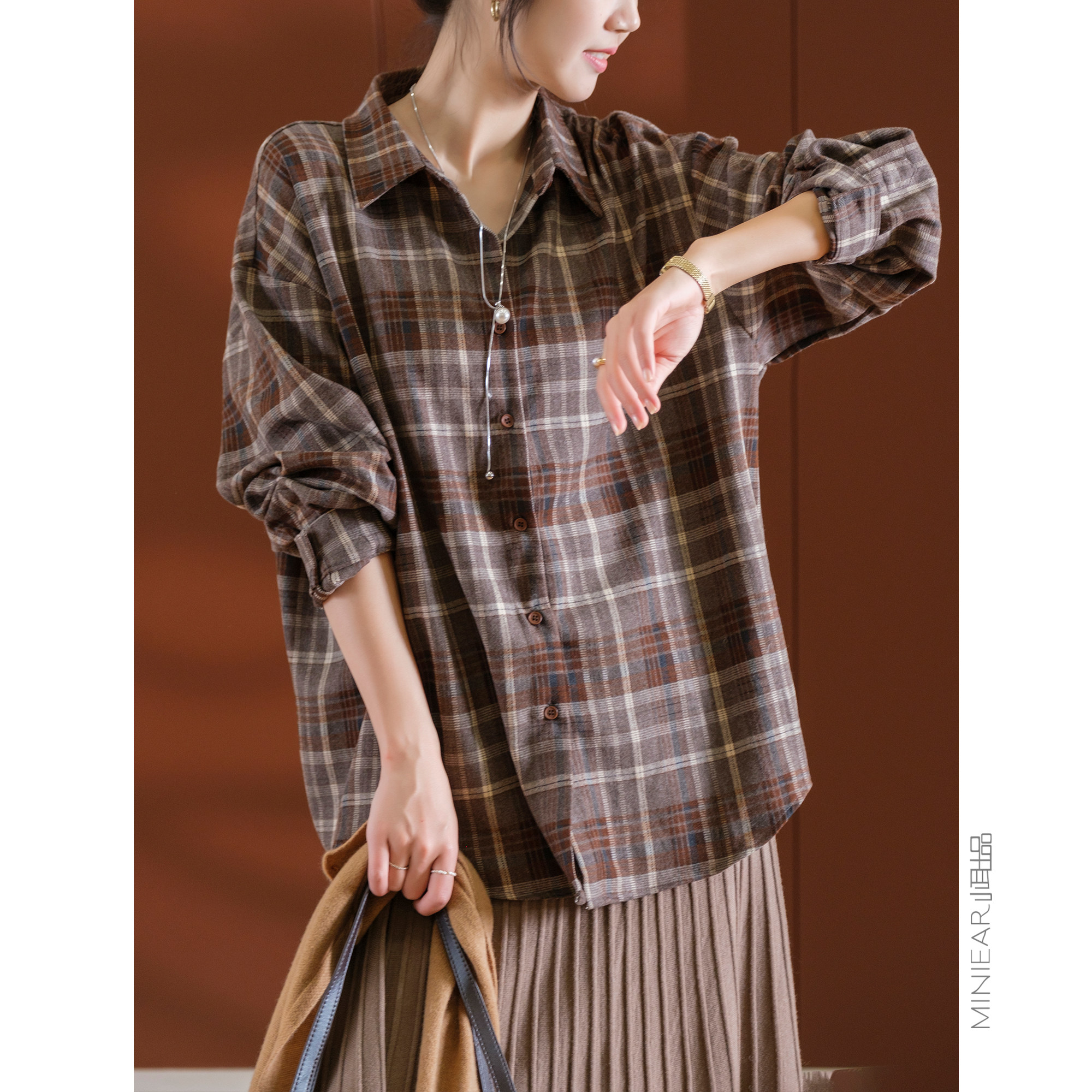 小耳出品柔软亲肤透气休闲宽松日常百搭经典格子翻领衬衫长袖上衣