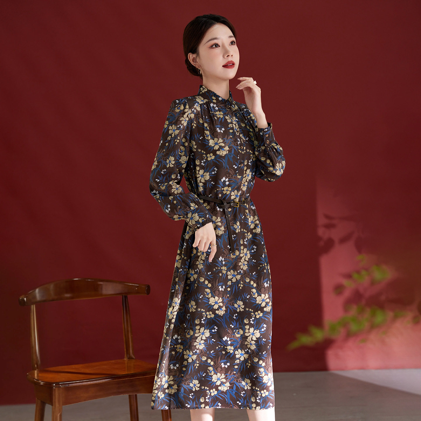 杭州真丝连衣裙2026新款春夏蚕丝长袖气质褶皱显瘦款印花中长裙
