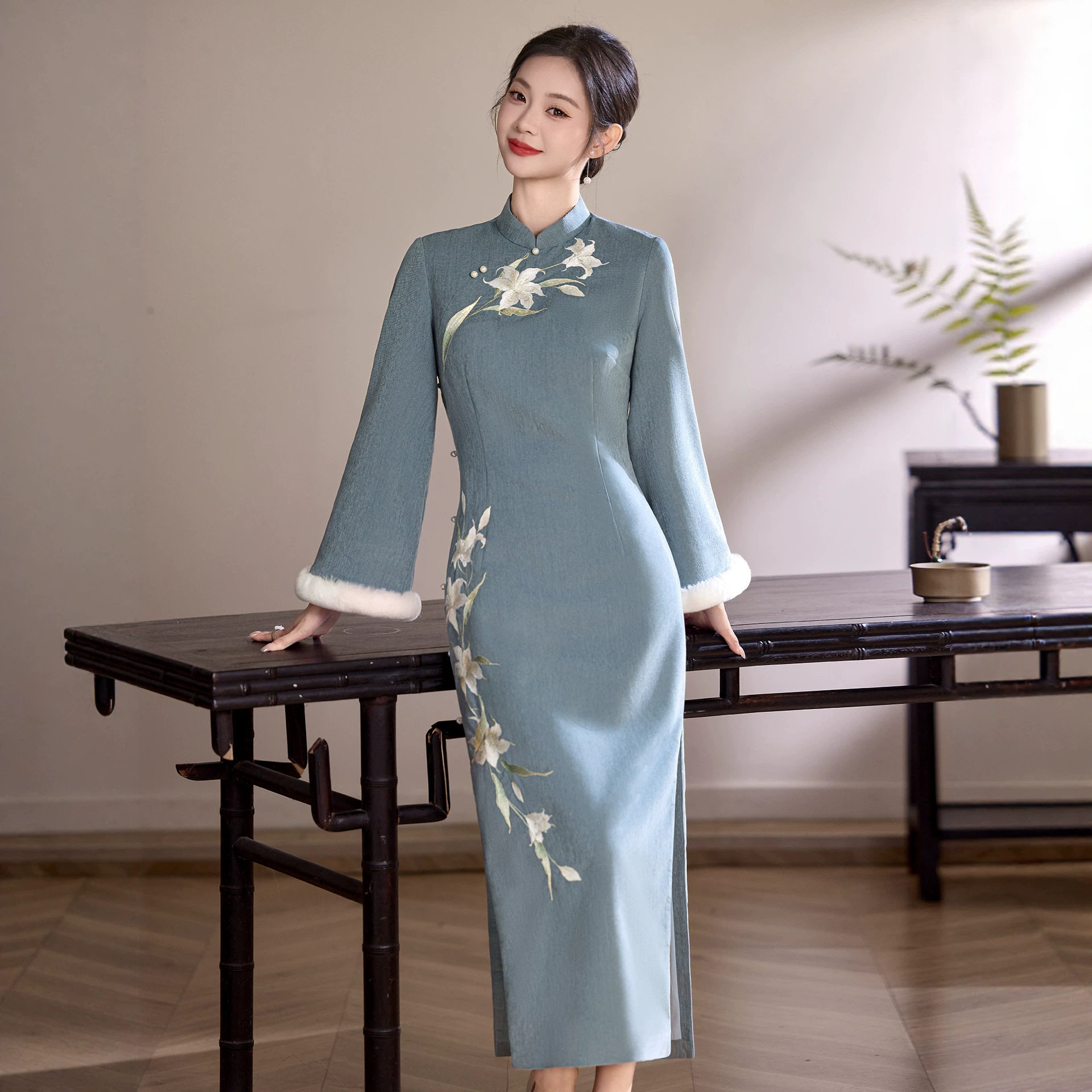 2026秋冬款高级感刺绣改良款旗袍女日常可穿新中式长袖款连衣裙