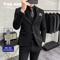 Черные штаны, рубашка, галстук, галстук-бабочка