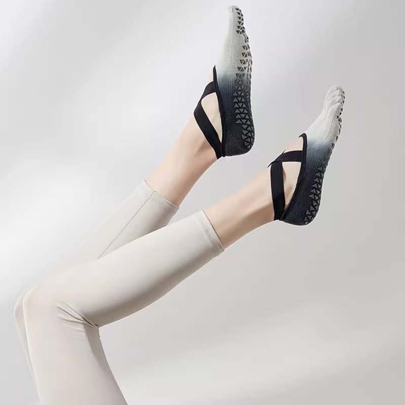 2025秋冬新款瑜伽袜子防滑专业女五指袜普拉提训练服袜子绑带分趾