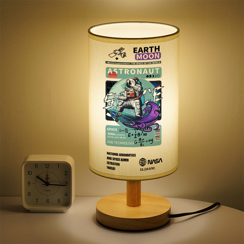 卡通宇航员小夜灯创意情侣男女款小台灯学生好看个性宿舍定制图片