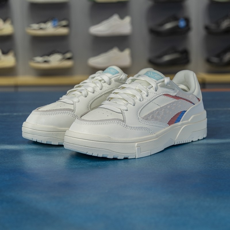 李宁休闲鞋2025冬季新款惟吾LOW女子舒适软弹经典运动板鞋AGCV264