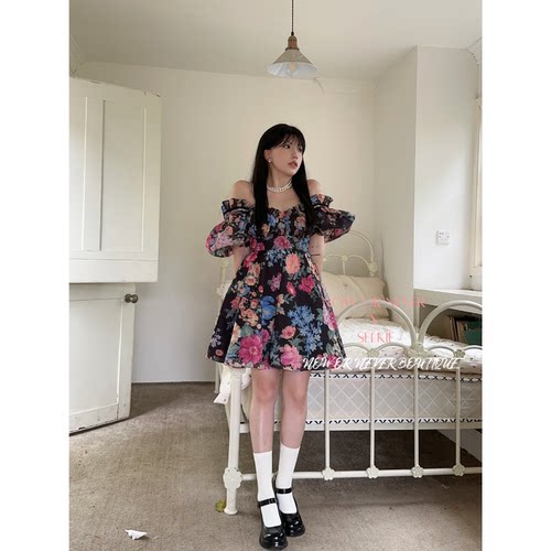 Selkie24 春夏新款 黑底灿烂花园印花裙 品牌授权