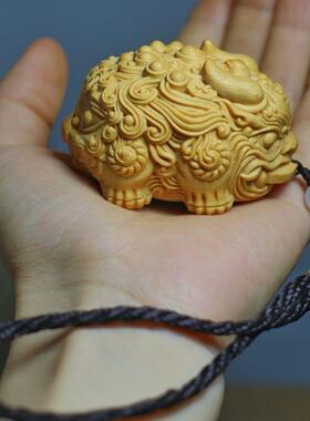 崖柏木雕龙蟾手把件守财双头貔貅家居摆件装饰招财纳福实木把玩件